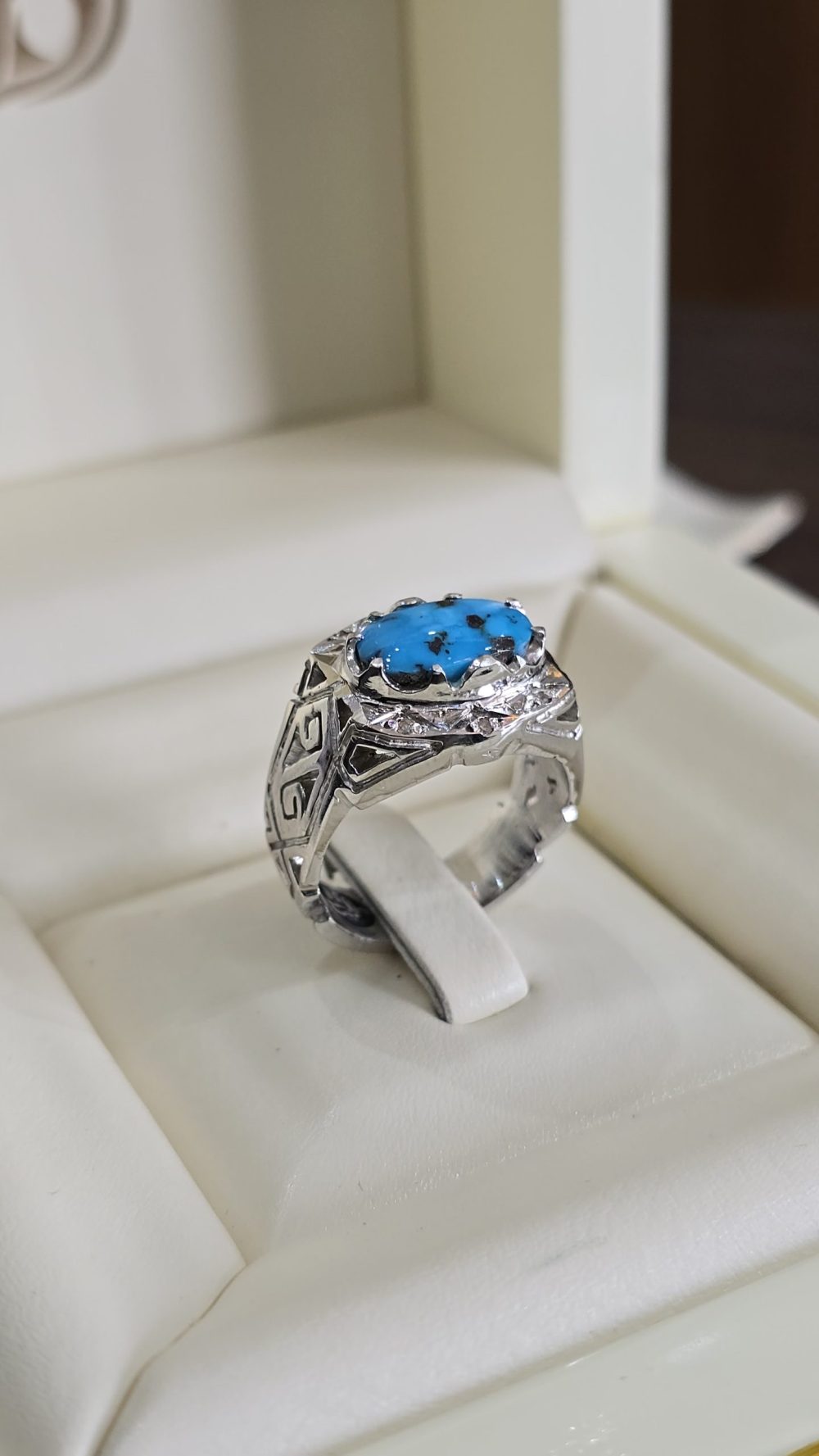 BAGUE TURQUOISE ENTOURÉ DE PIERRE DIAMANT